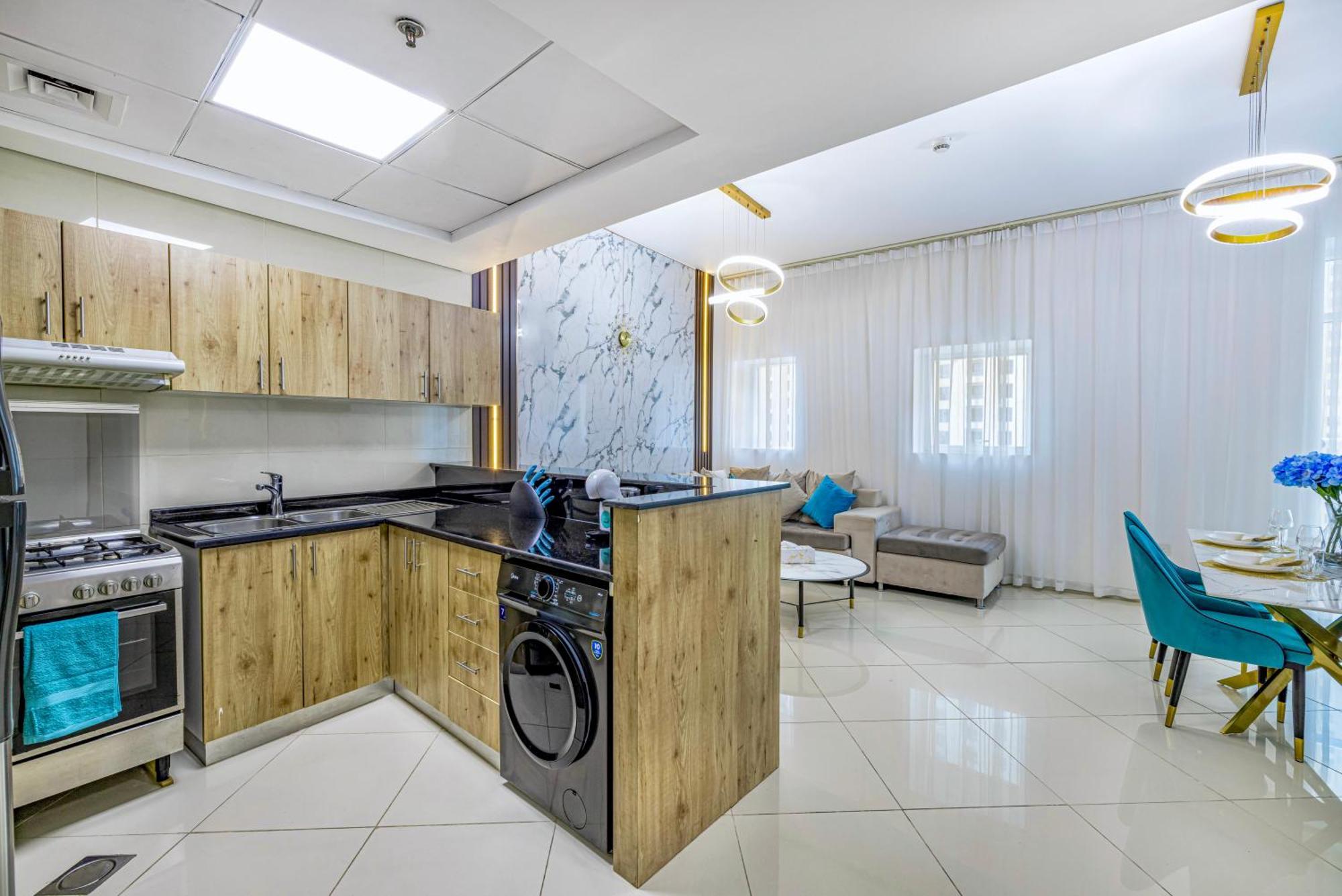 Apartment 5 Star Beach Access Serviced Apartment: Marina Heart *