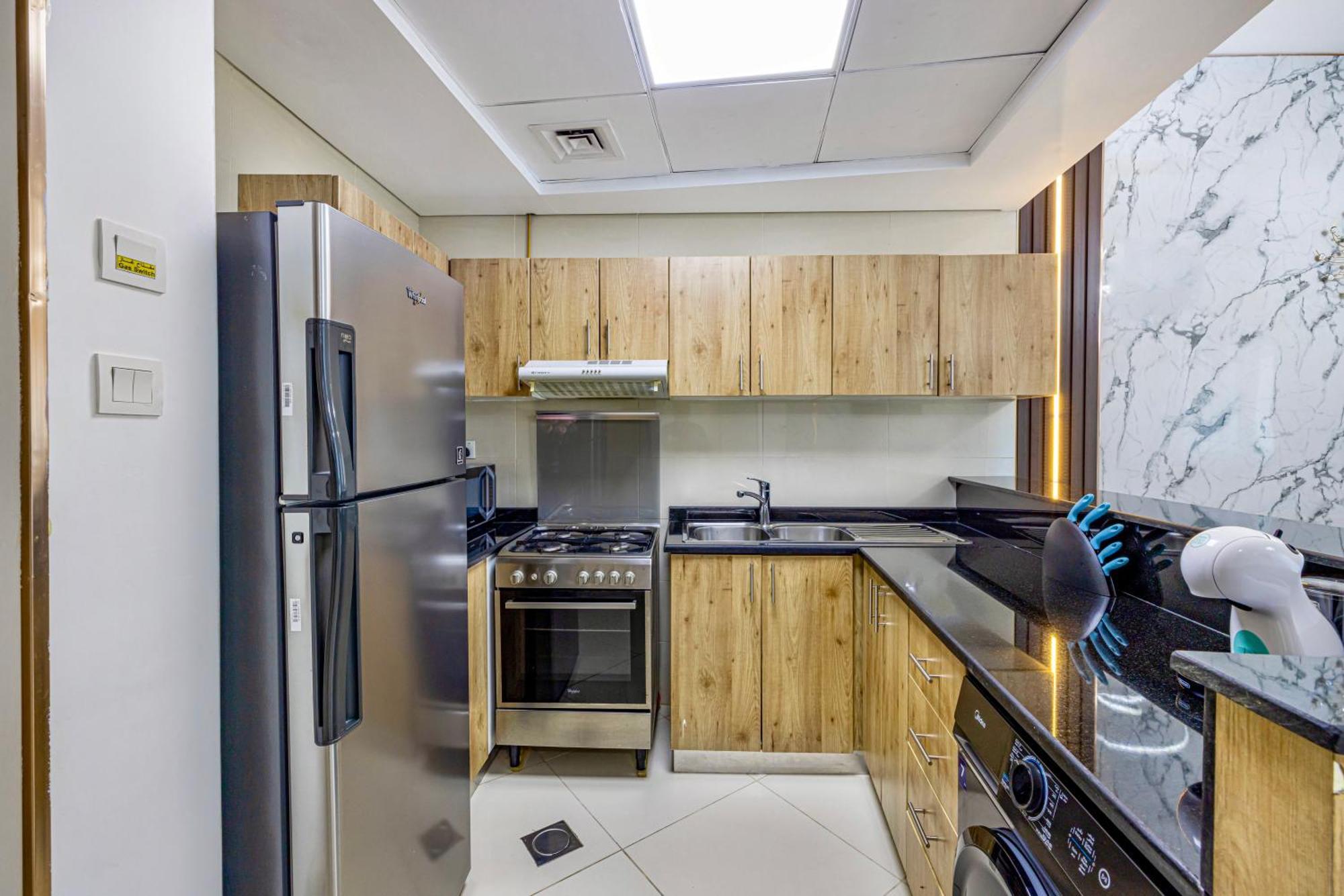 Apartment 5 Star Beach Access Serviced Apartment: Marina Heart
