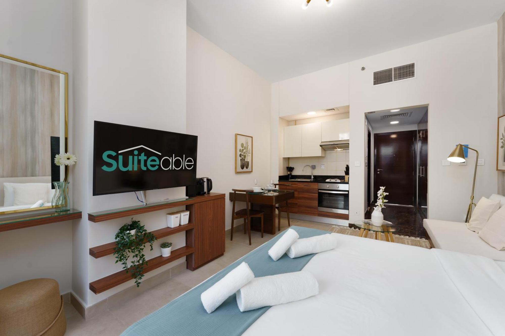 Breezy In Sparkle Tower Jbr By Suiteable Apartment