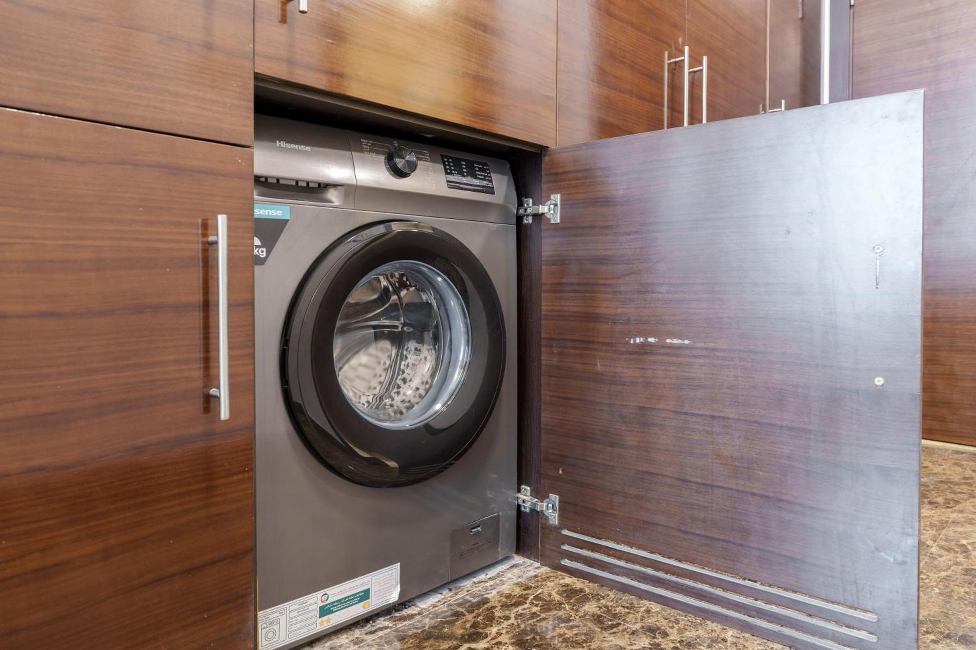 Apartment In Sparkle Tower Few Mins From The