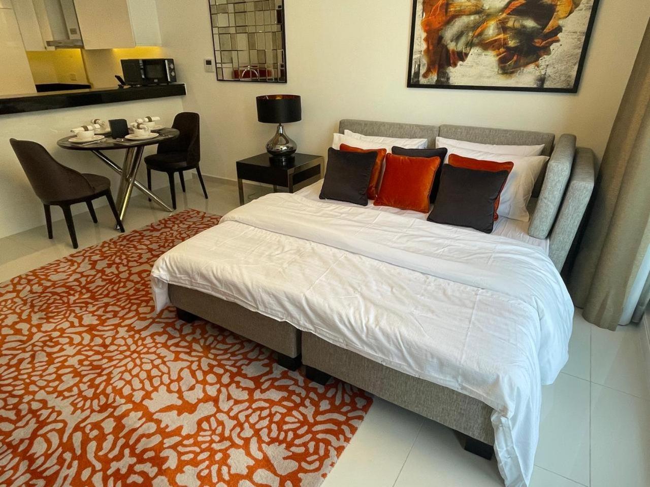 Apartment 1br Golf & Pool View Amenities *