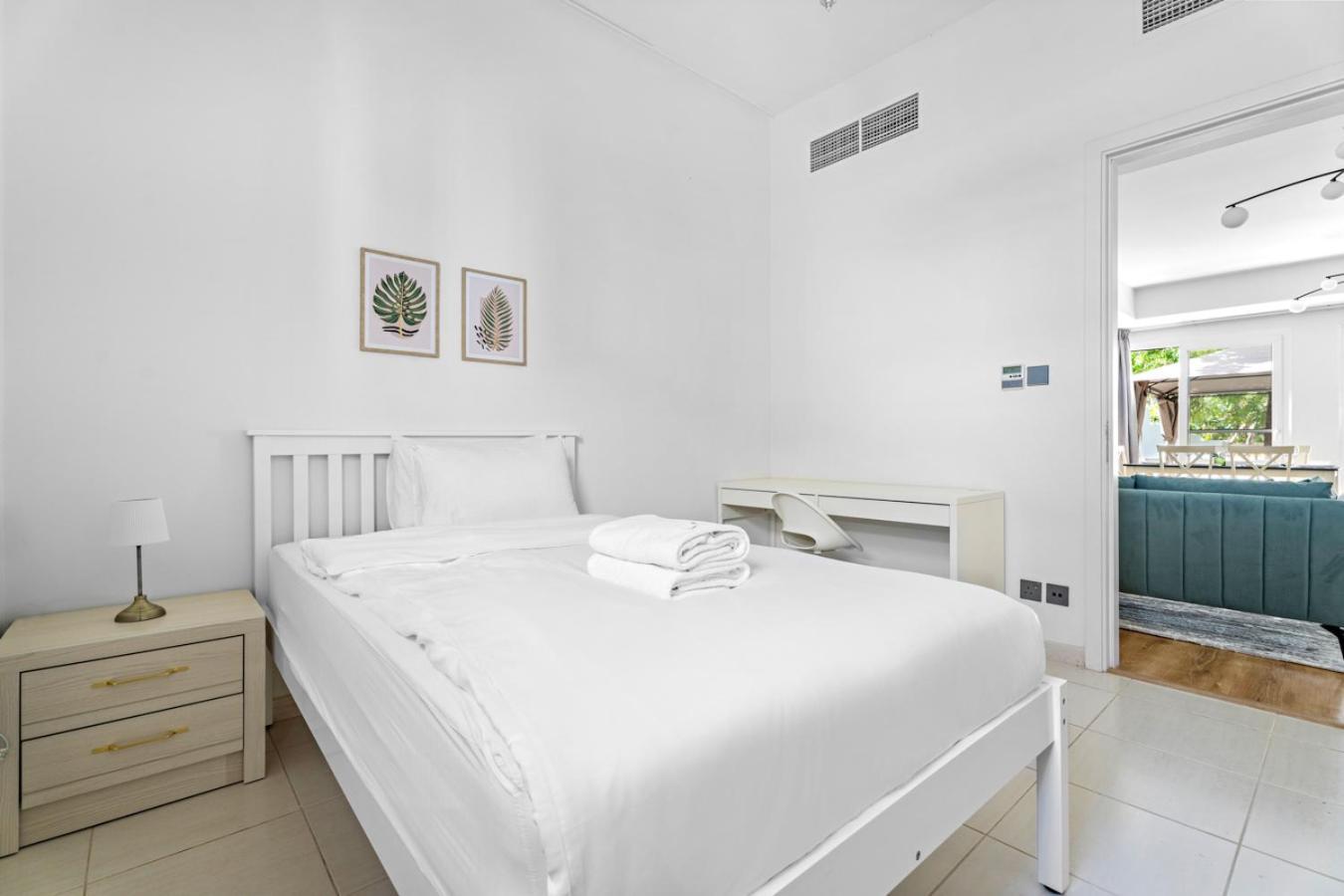 Whole 3 Bedroom With Maids Room House - The Springs - Privat Garden *