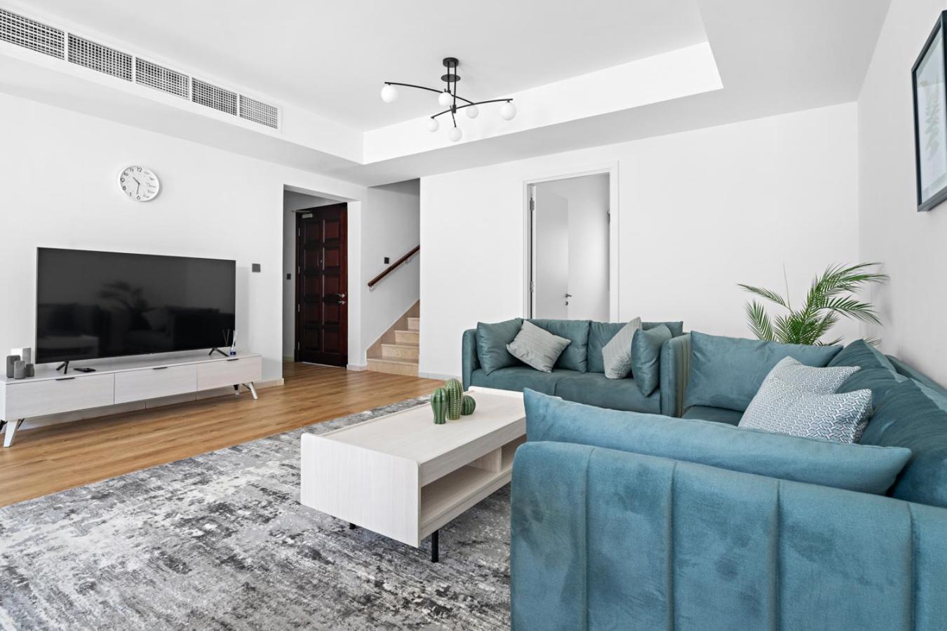 Whole 3 Bedroom With Maids Room House - The Springs - Privat Garden