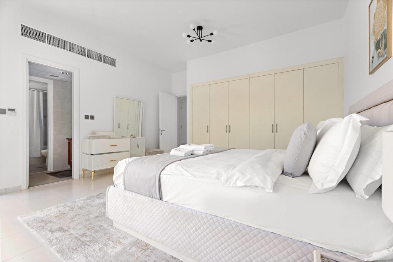 Whole 3 Bedroom With Maids Room House - The Springs - Privat Garden *