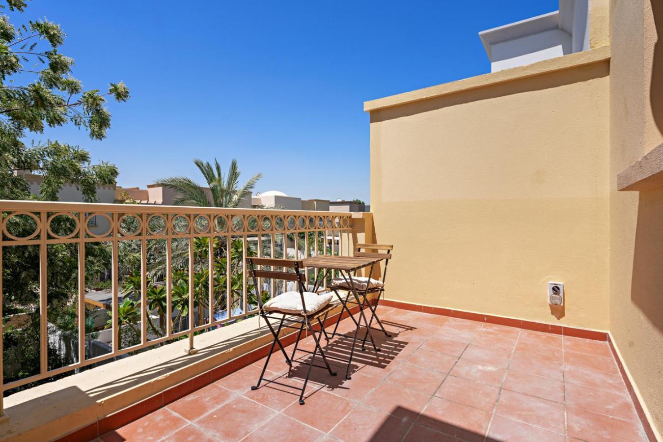 Whole 3 Bedroom With Maids Room House - The Springs - Privat Garden Apartment *
