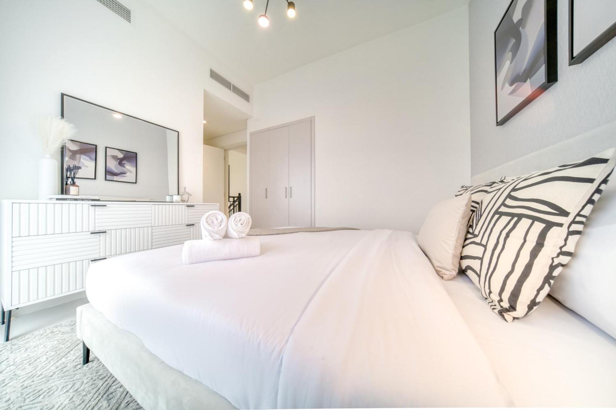 Damac Hills Ll - Stunning 4 Bedrooms With Private Pool At Land Villa *
