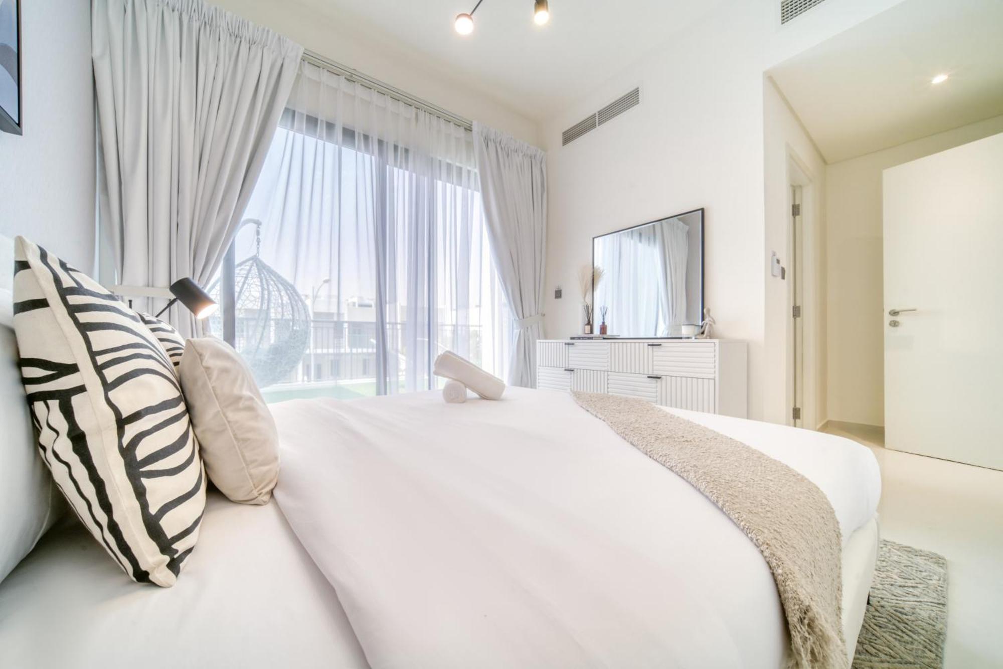 Damac Hills Ll - Stunning 4 Bedrooms With Private Pool At Land Villa Dubai