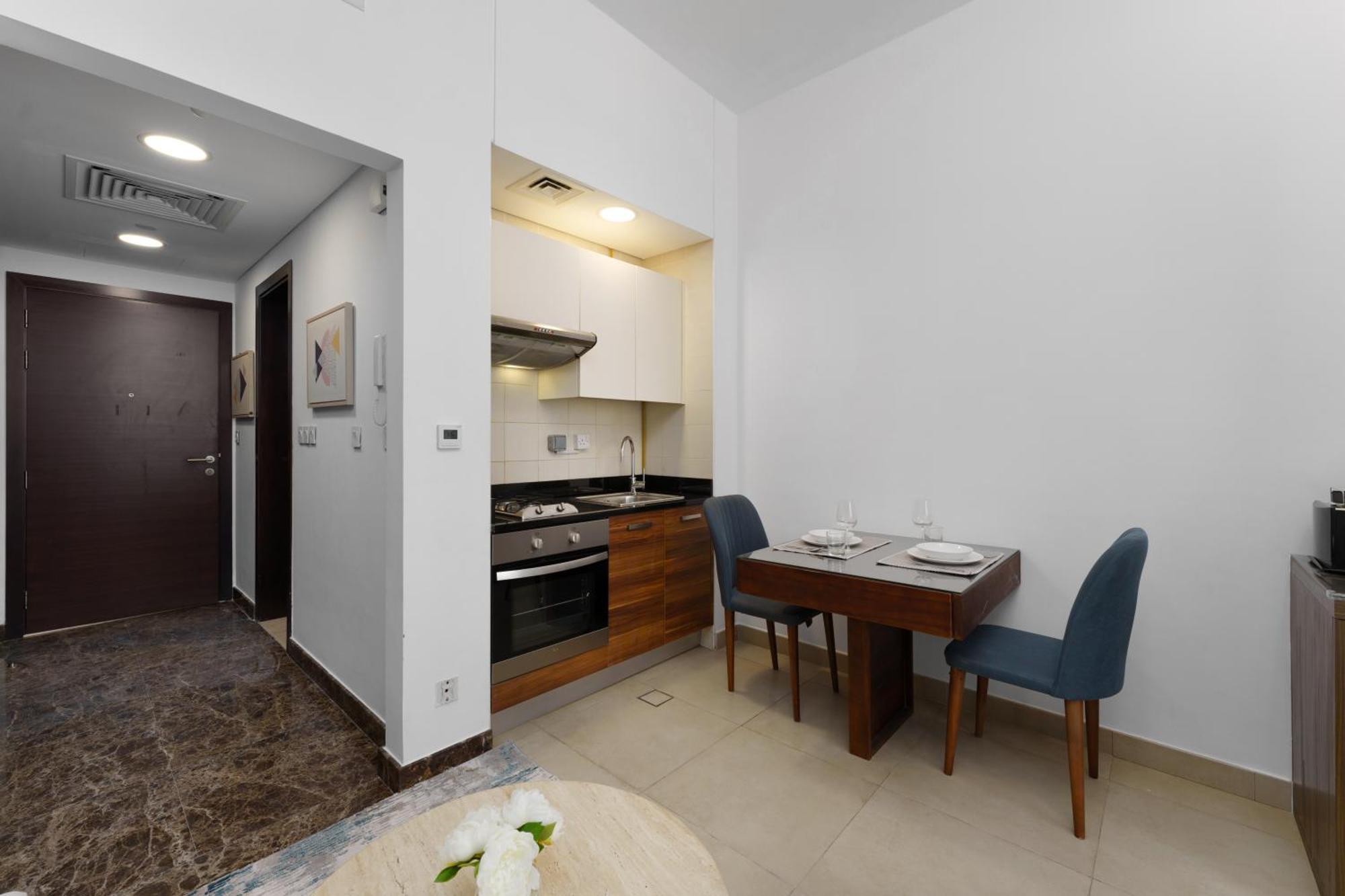 Apartment Elevated Living In Sparkle Tower- Suiteable *