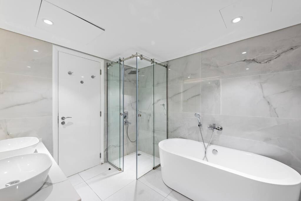 Apartment First Class 1br Modern & Stylish Living Dubai