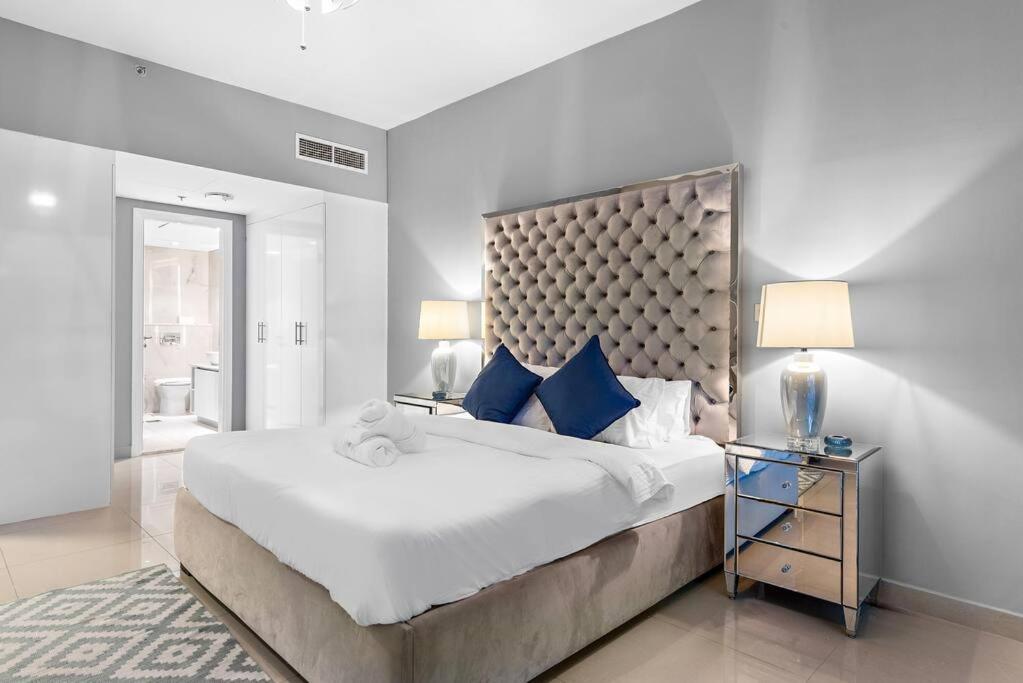 First Class 1br Modern & Stylish Living Apartment *