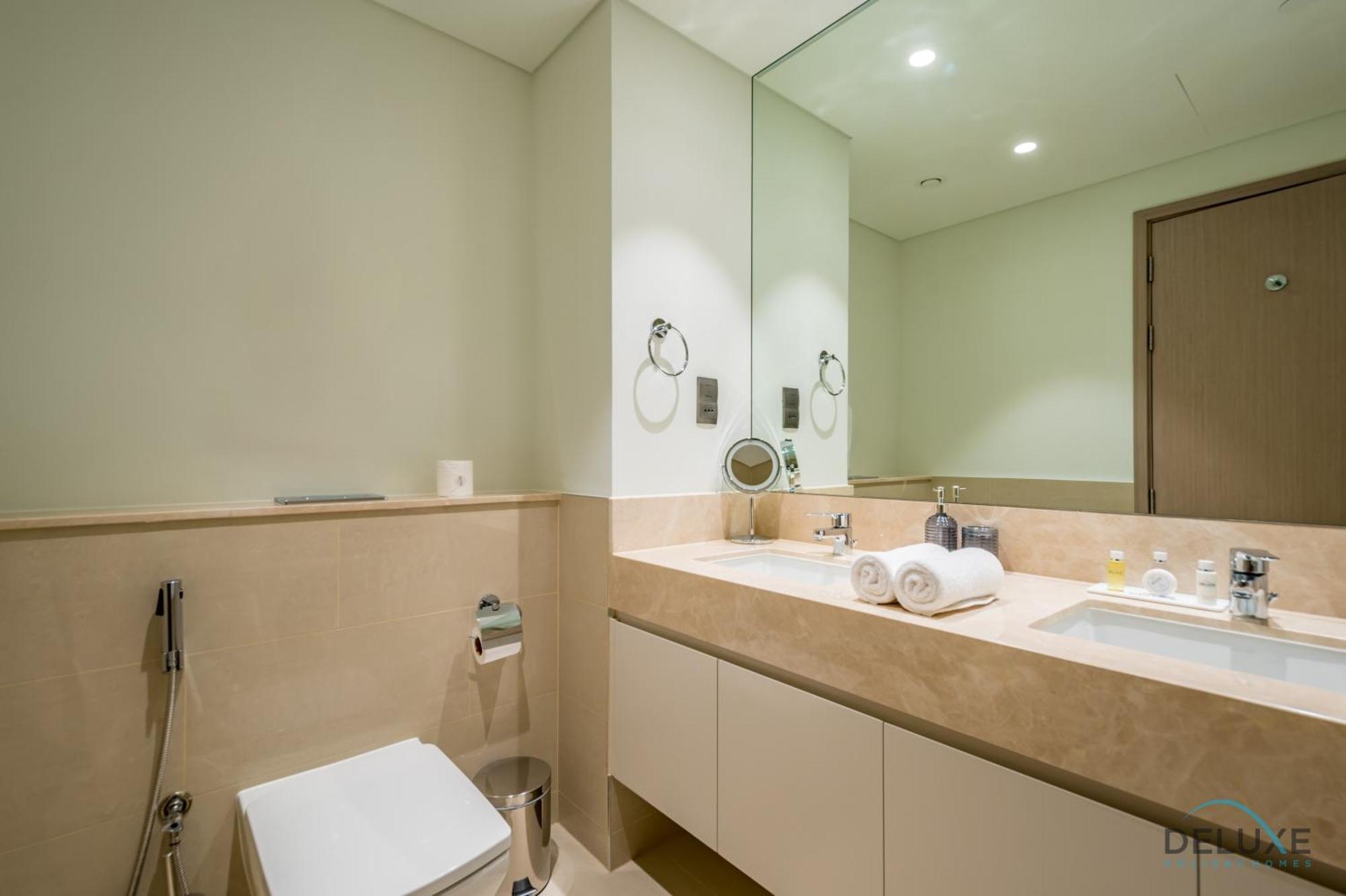 Apartment Luxurious 3br With Assistant In Act One Act Two Tower 2, Downtown By Deluxe Homes Dubai