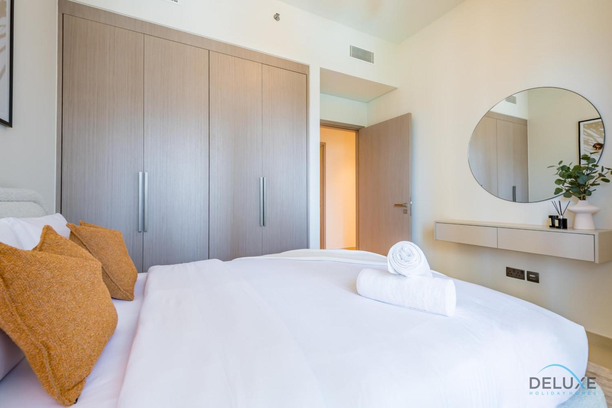 Luxurious 3br With Assistant In Act One Act Two Tower 2, Downtown By Deluxe Homes Dubai
