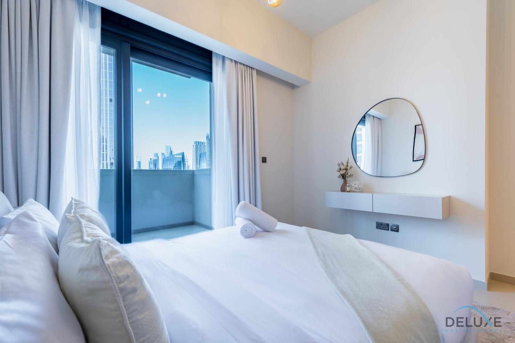 Luxurious 3br With Assistant In Act One Act Two Tower 2, Downtown By Deluxe Homes Dubai