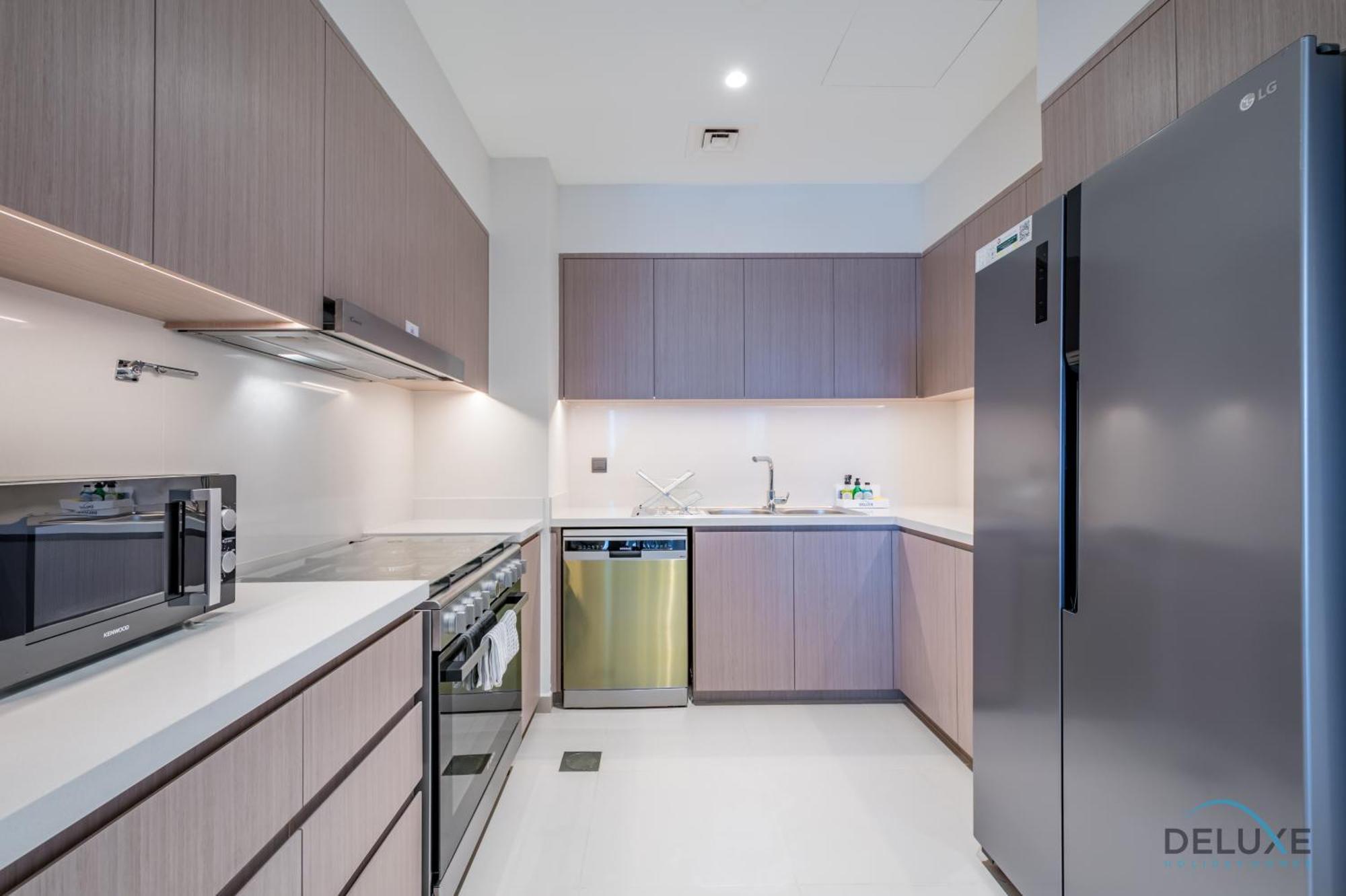 Luxurious 3br With Assistant In Act One Act Two Tower 2, Downtown By Deluxe Homes * Dubai