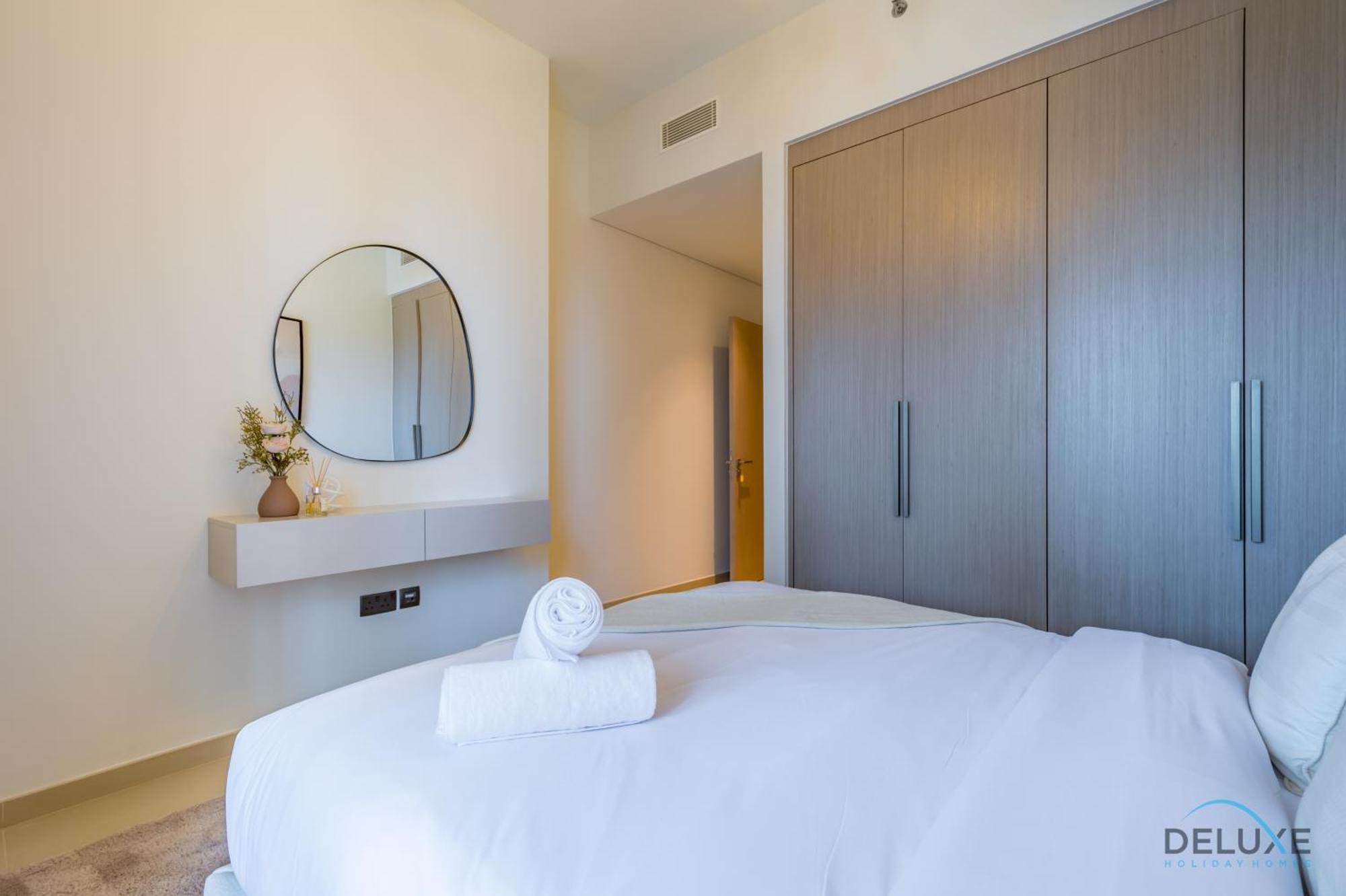 Apartment Luxurious 3br With Assistant In Act One Act Two Tower 2, Downtown By Deluxe Homes *