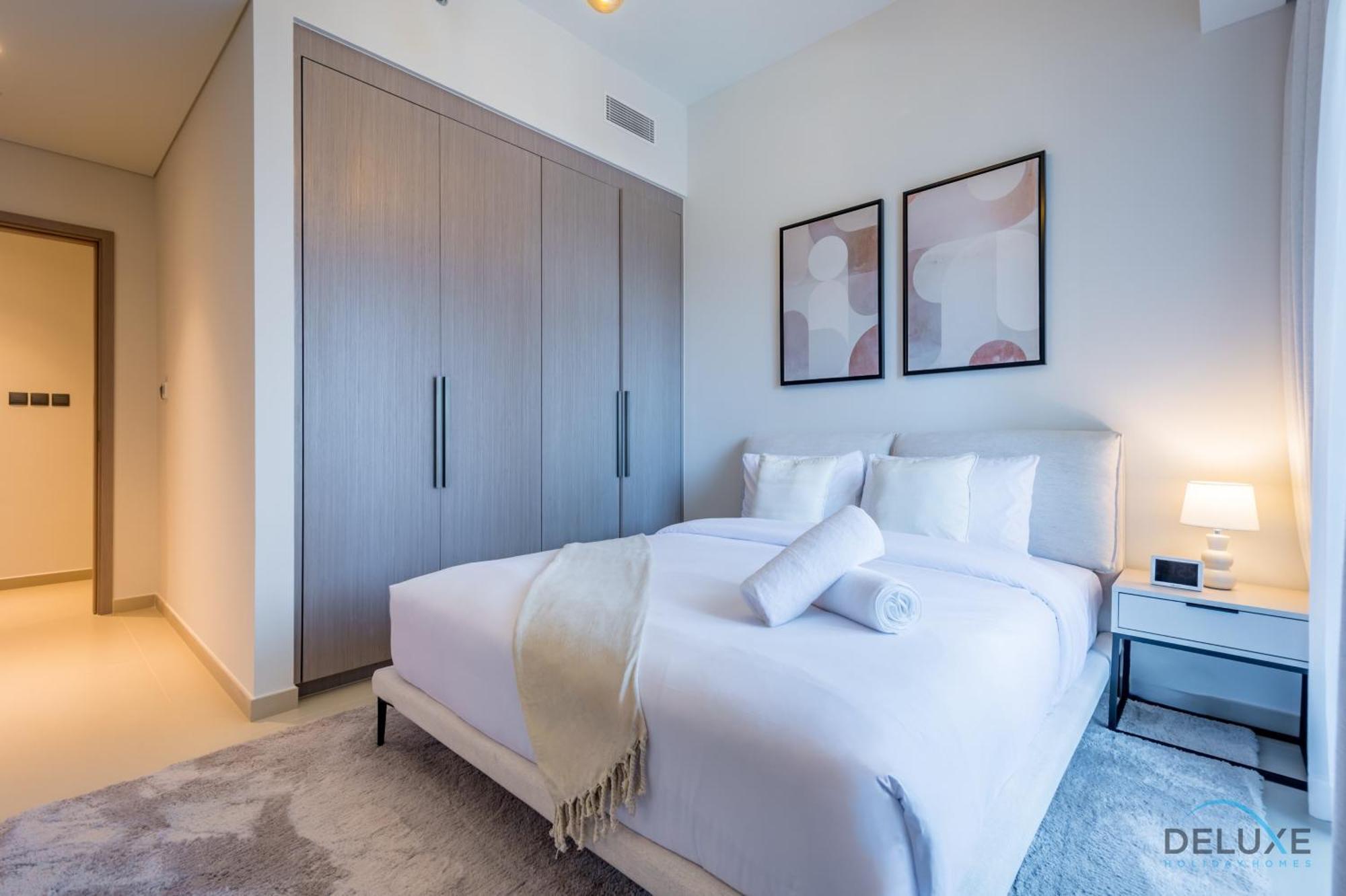 Luxurious 3br With Assistant In Act One Act Two Tower 2, Downtown By Deluxe Homes Dubai