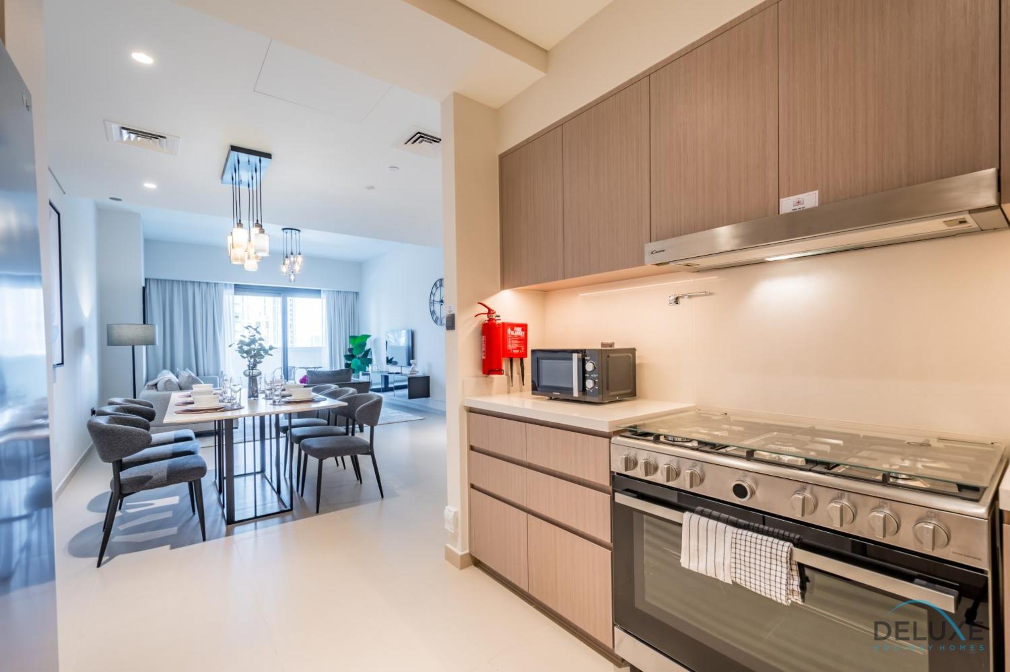 Luxurious 3br With Assistant In Act One Act Two Tower 2, Downtown By Deluxe Homes *