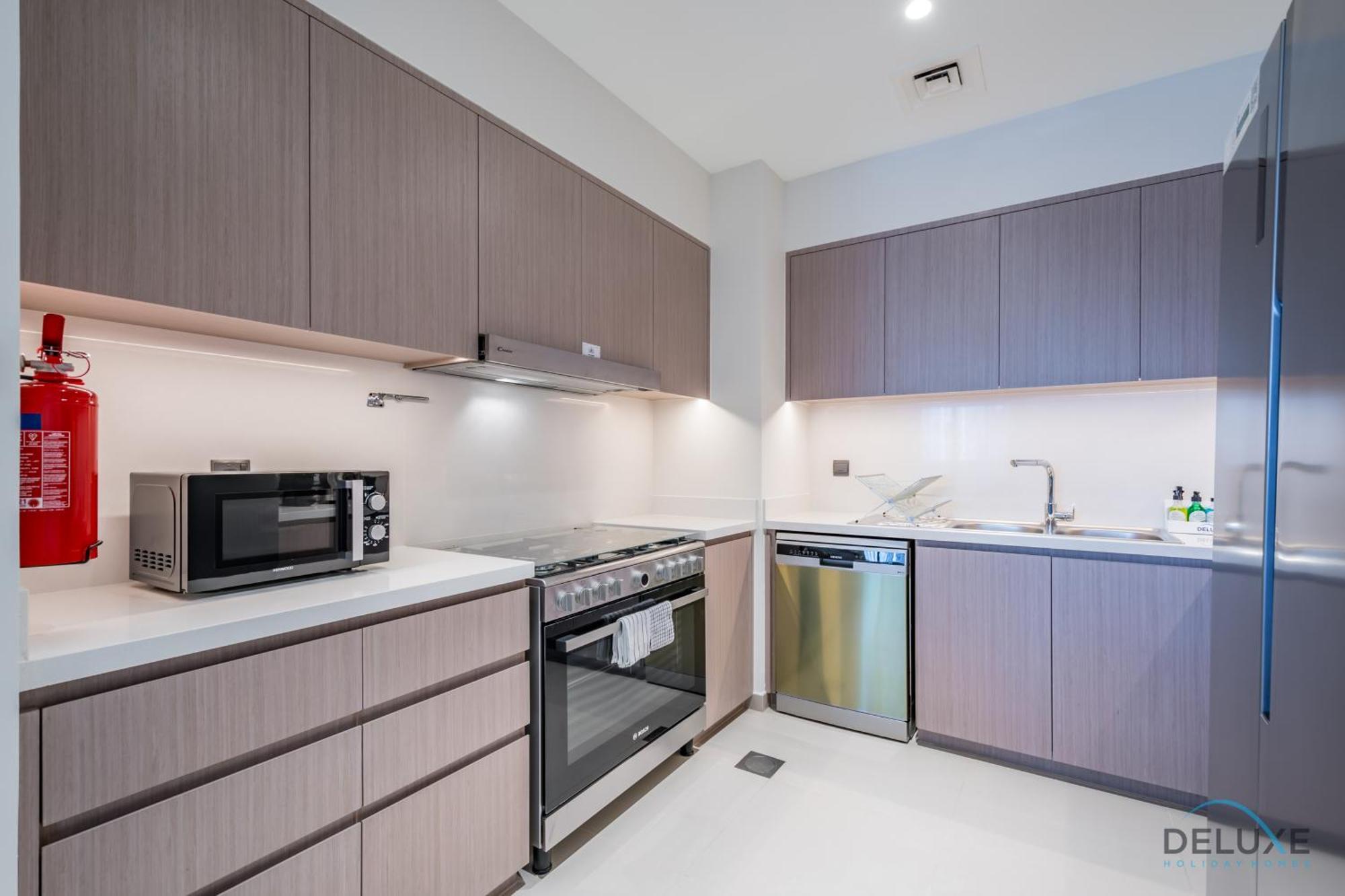 Luxurious 3br With Assistant In Act One Act Two Tower 2, Downtown By Deluxe Homes Apartment *