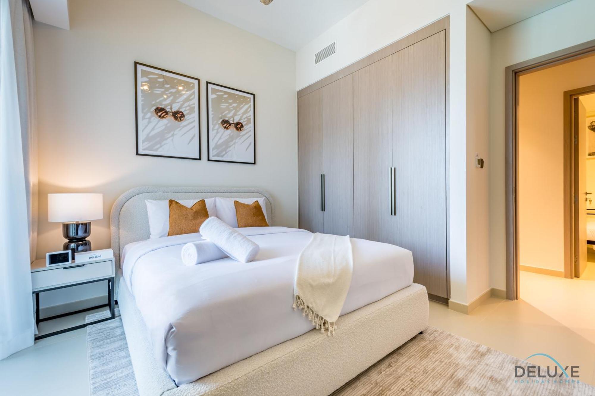 Luxurious 3br With Assistant In Act One Act Two Tower 2, Downtown By Deluxe Homes Apartment *