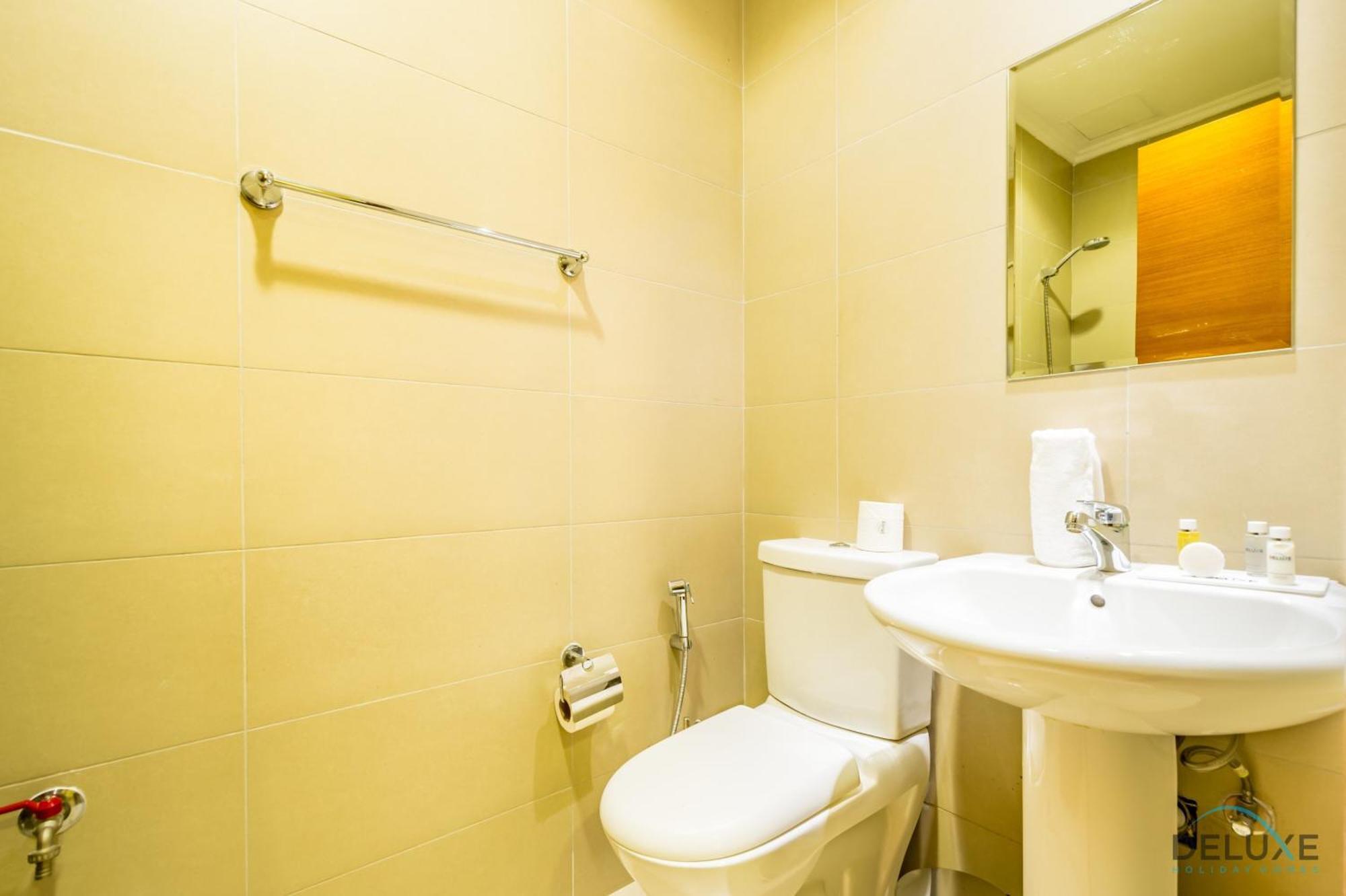 Tranquil 3br Townhouse With Assistant's At District 12 Jvc By Deluxe Apartment *