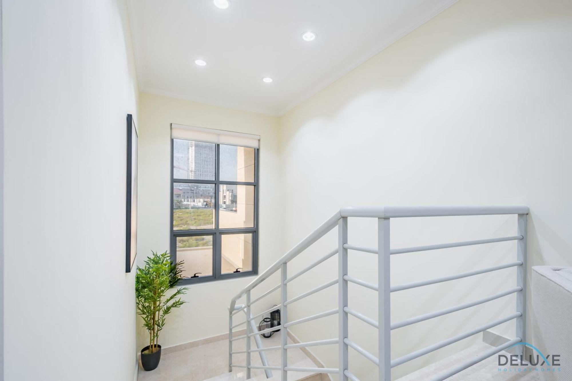 Tranquil 3br Townhouse With Assistant's At District 12 Jvc By Deluxe Apartment