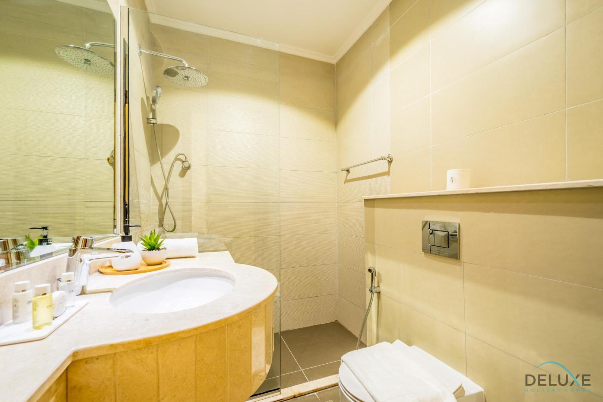 Tranquil 3br Townhouse With Assistant's At District 12 Jvc By Deluxe *