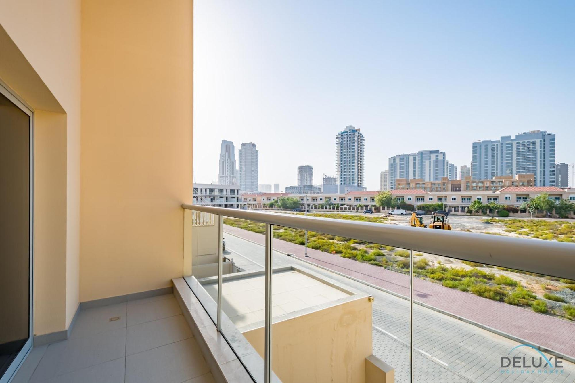 Tranquil 3br Townhouse With Assistant's At District 12 Jvc By Deluxe Apartment *