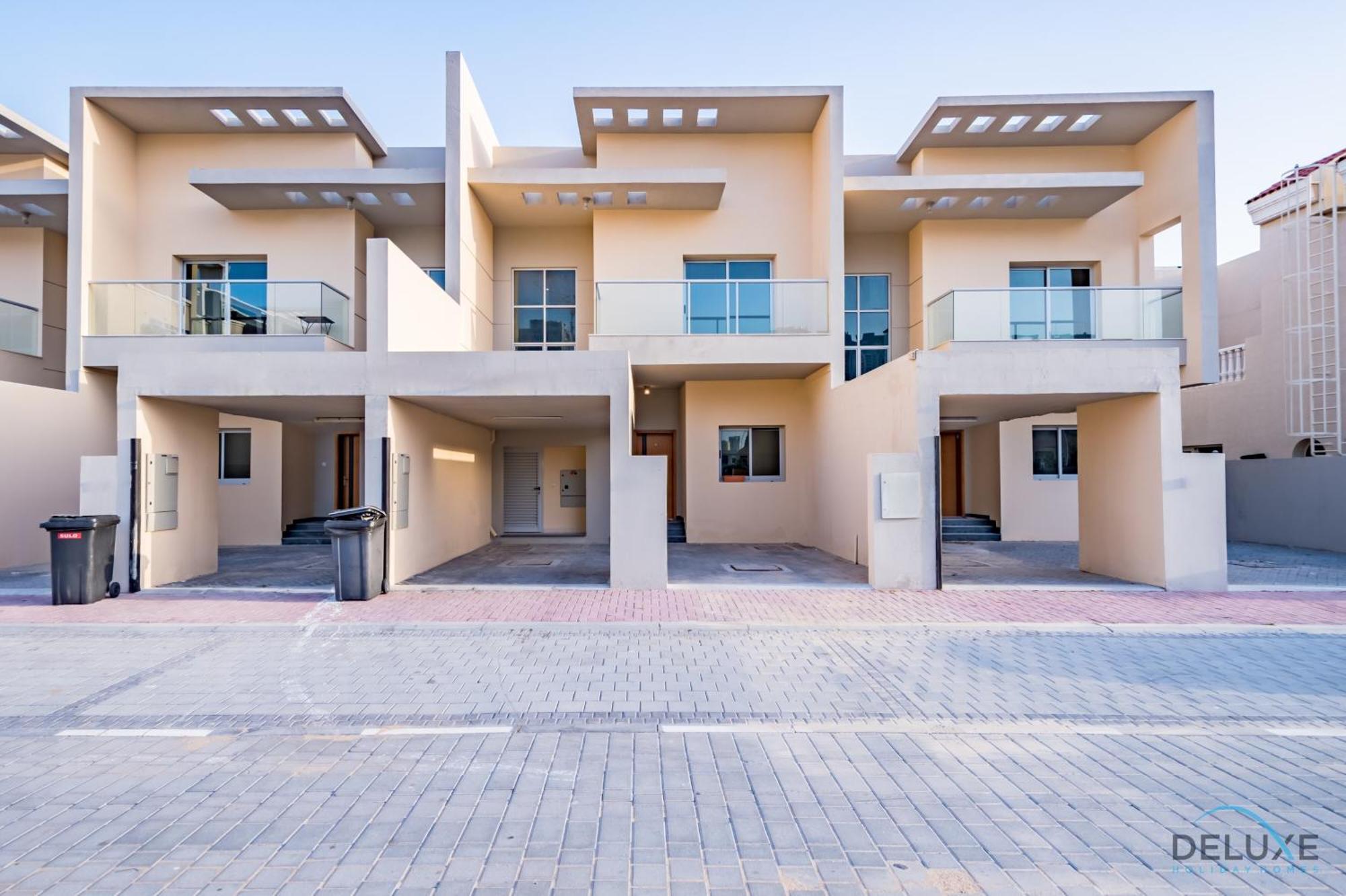 Tranquil 3br Townhouse With Assistant's At District 12 Jvc By Deluxe Dubai