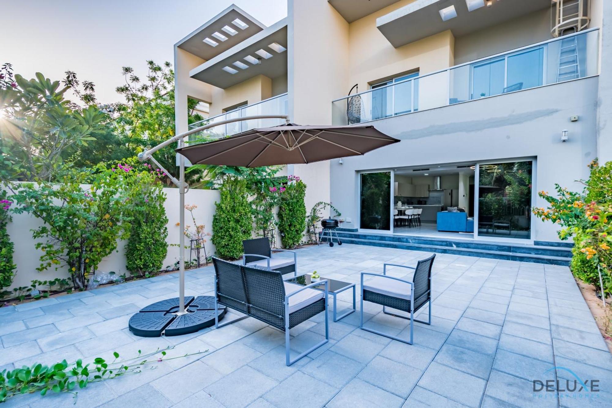Tranquil 3br Townhouse With Assistant's At District 12 Jvc By Deluxe Apartment *