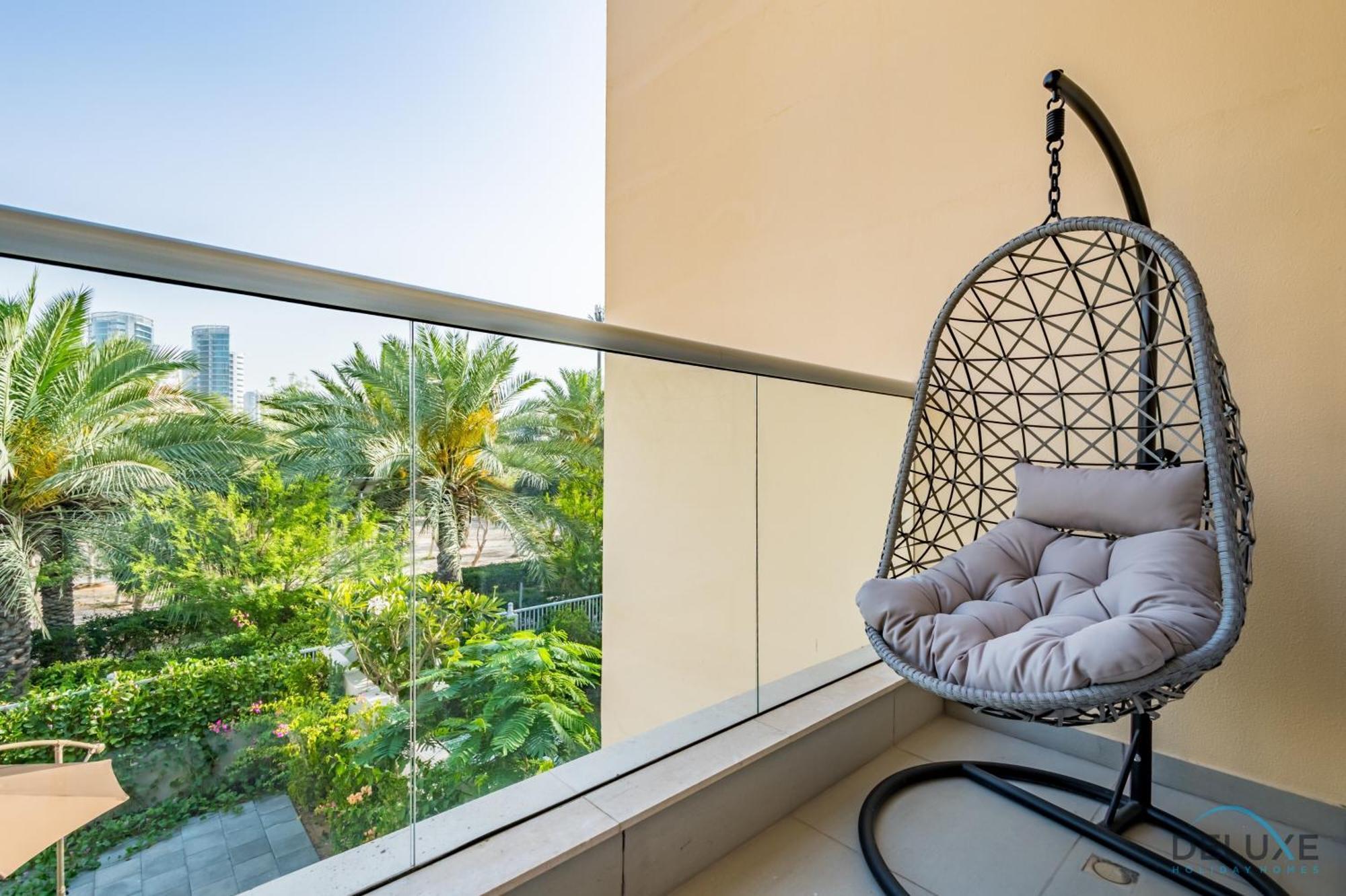 Tranquil 3br Townhouse With Assistant's At District 12 Jvc By Deluxe Apartment