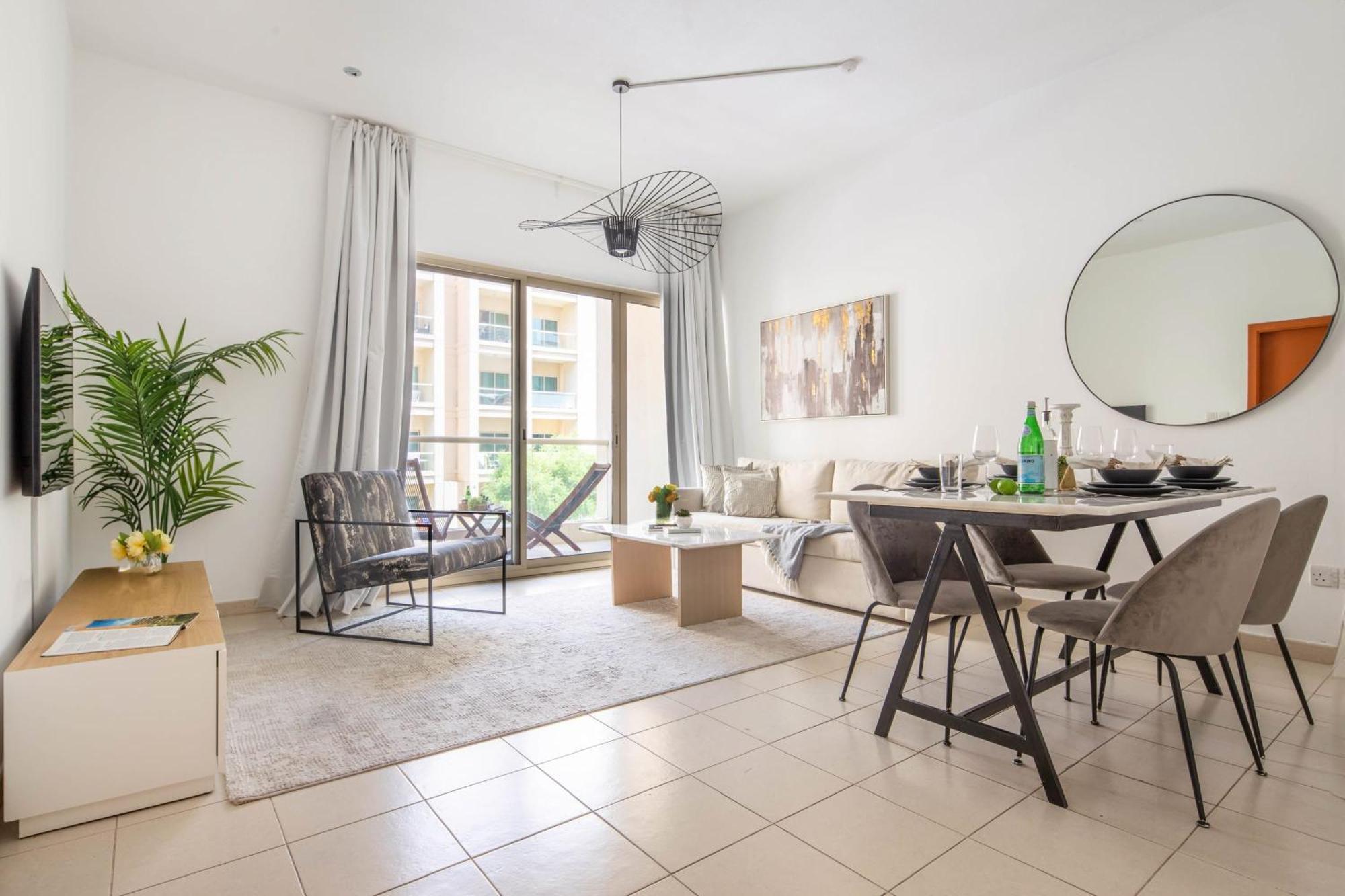Frank Porter - Al Thayyal 2, The Greens Apartment