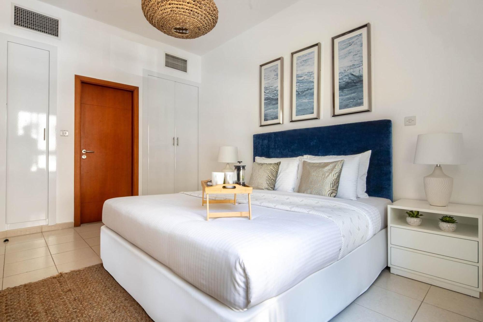 Frank Porter - Al Thayyal 2, The Greens Apartment