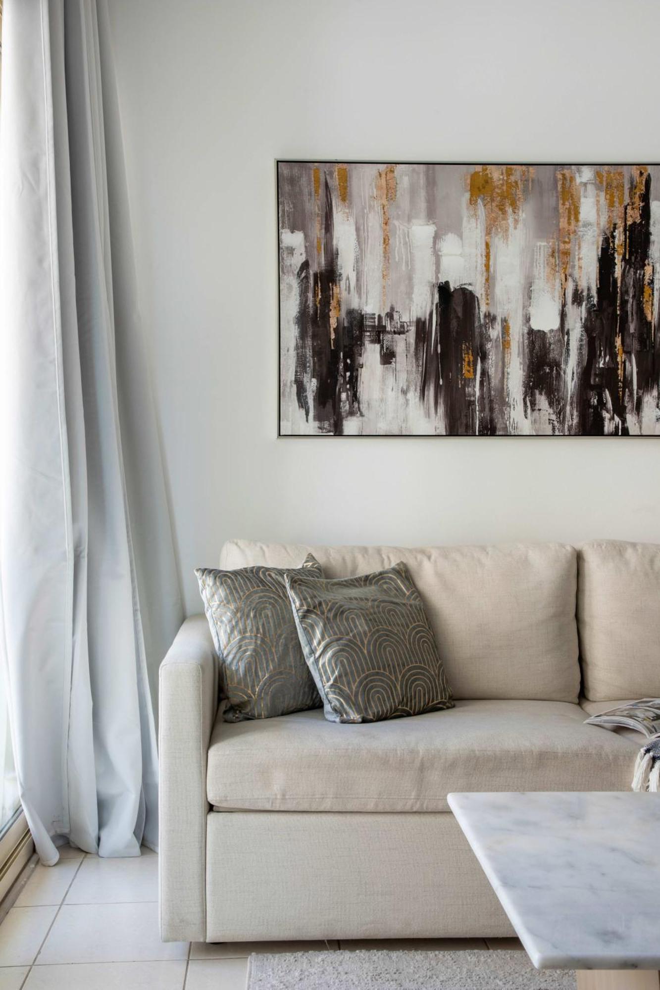 Frank Porter - Al Thayyal 2, The Greens Apartment