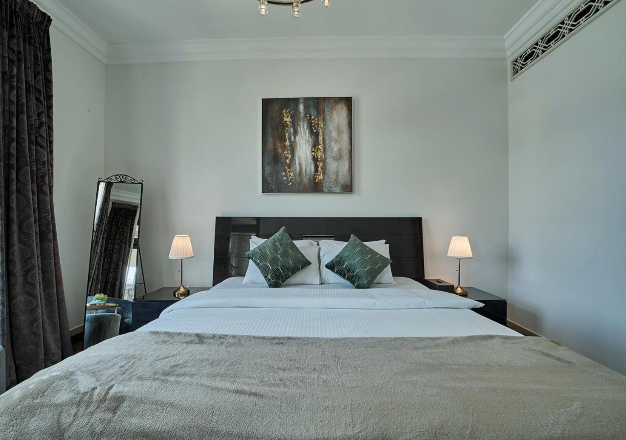 Burj Khalifa Partial View Peak Living Luxury 2br Souk Al-bahar Beside Mall-golden Homes Apartment *