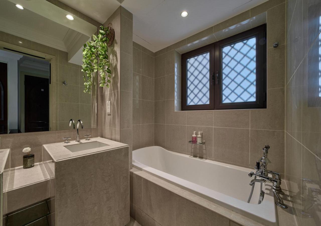 Burj Khalifa Partial View Peak Living Luxury 2br Souk Al-bahar Beside Mall-golden Homes