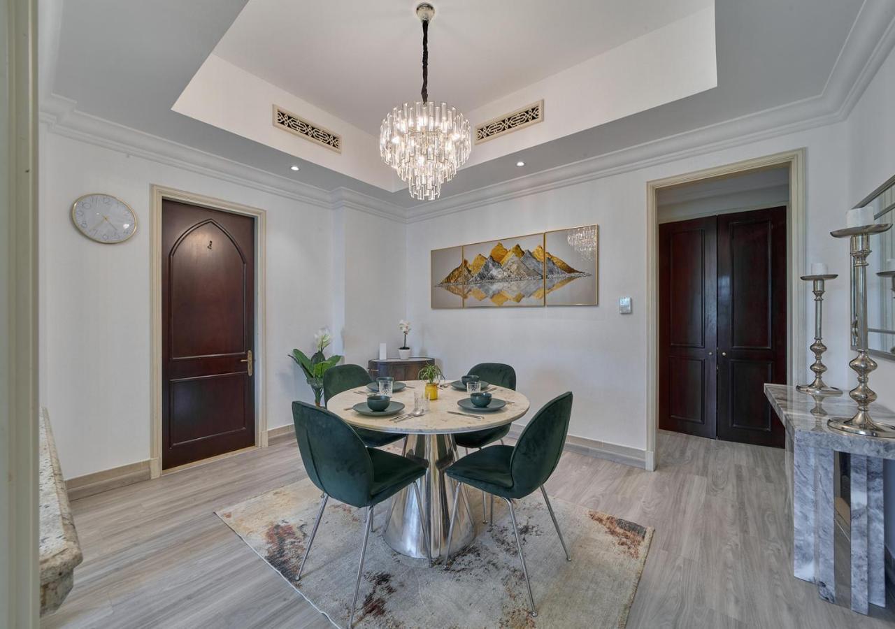 Burj Khalifa Partial View Peak Living Luxury 2br Souk Al-bahar Beside Mall-golden Homes Apartment *