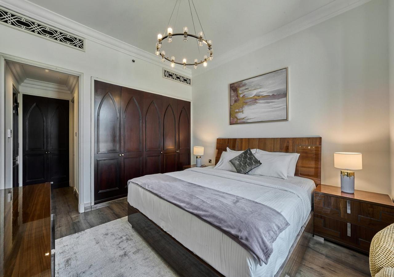 Apartment Burj Khalifa Partial View Peak Living Luxury 2br Souk Al-bahar Beside Mall-golden Homes *