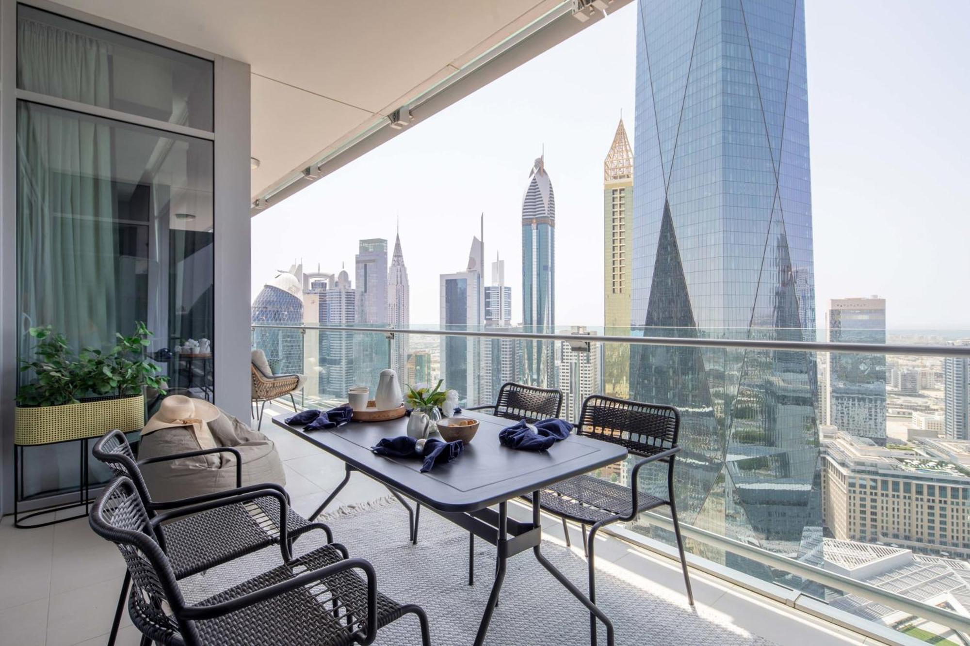 Frank Porter - Burj Daman Apartment *