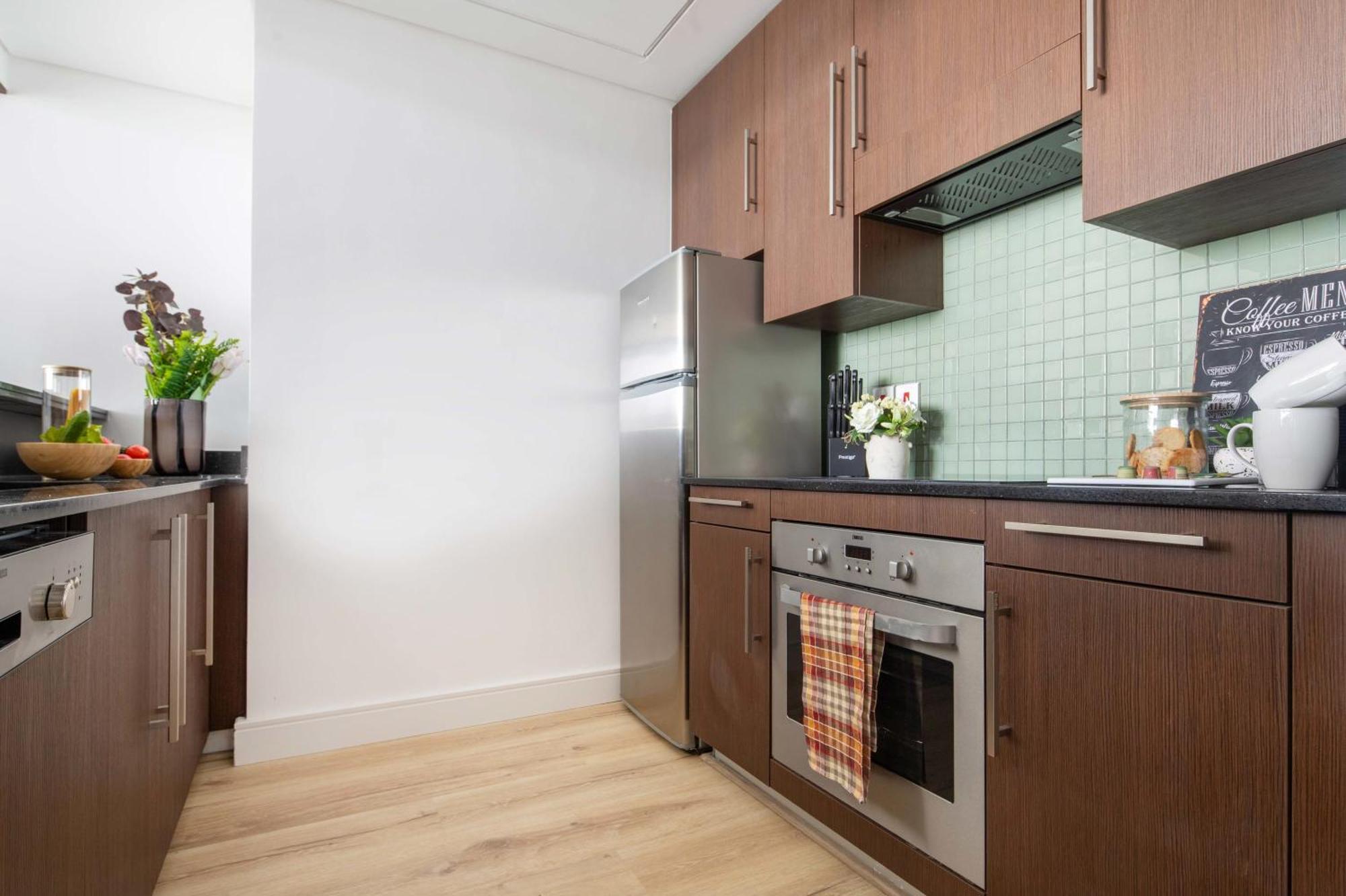 Frank Porter - Burj Daman Apartment *