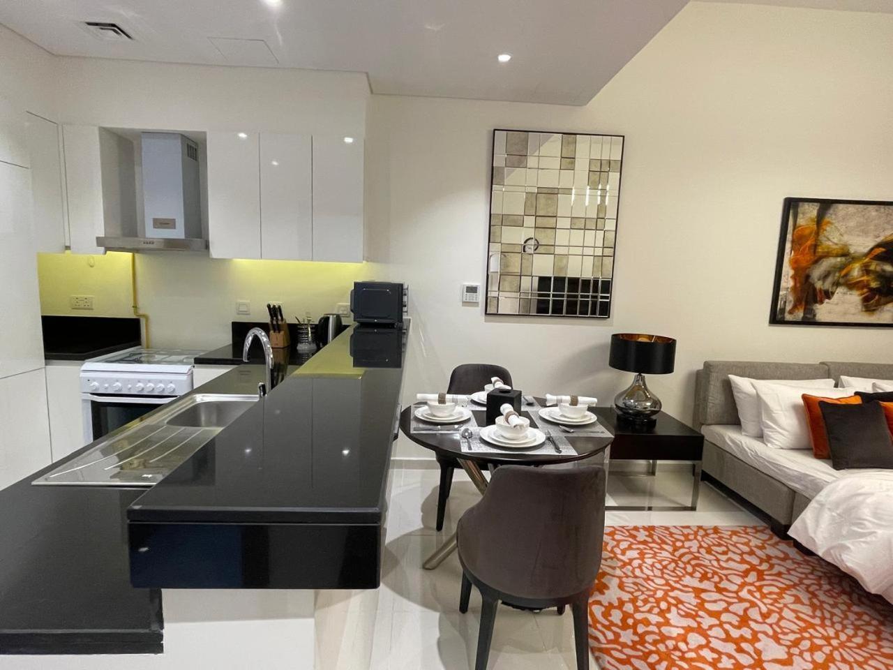 1br Golf & Pool View Amenities Apartment Dubai