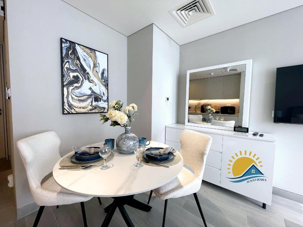 Marina Walk Gem Modern With Pool & Gym Access, Steps To & Metro *