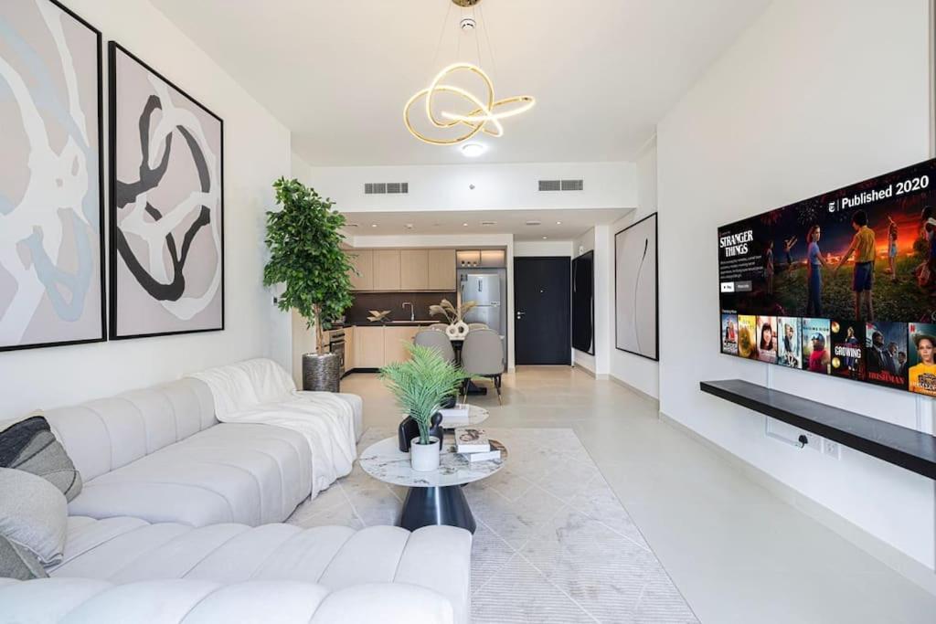 Stunning 3 Bedroom Facing Burj Apartment *