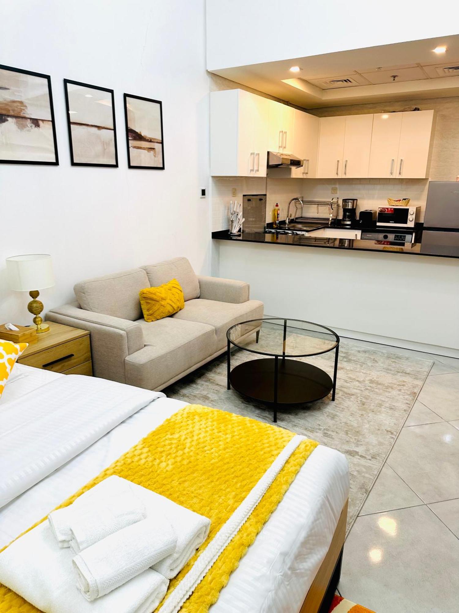 Elegant Studio: Your Perfect In *