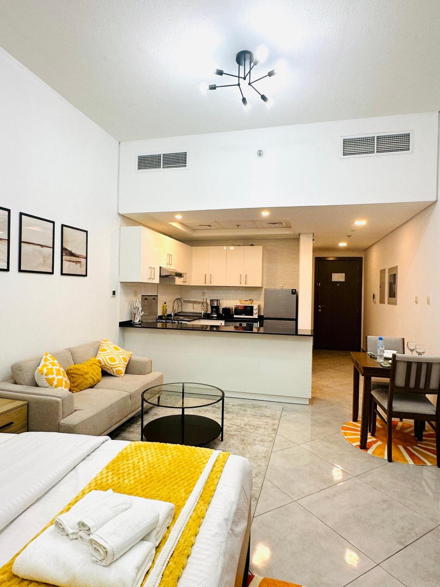 Elegant Studio: Your Perfect In *