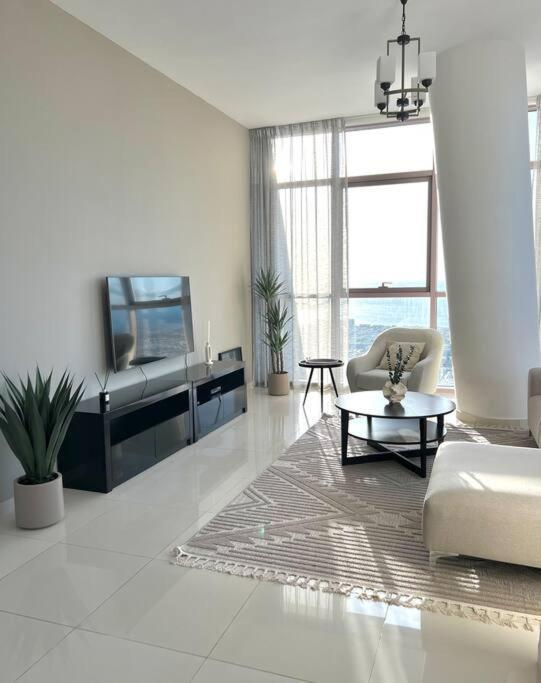 Apartment 2br With Incredible Views Of The Sea And Dubai