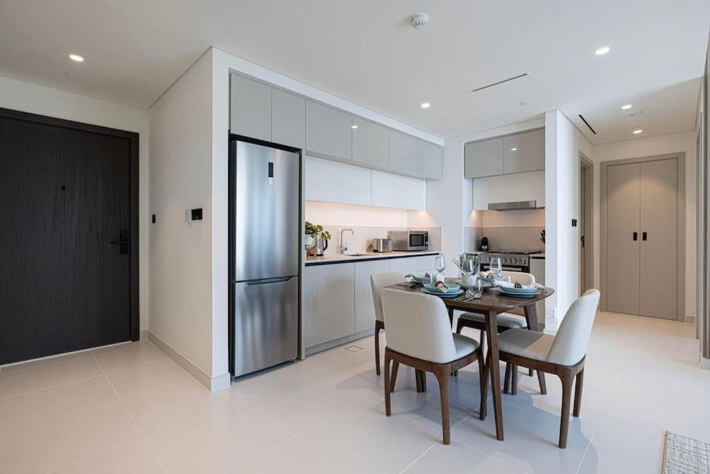 Luxury 1br - Private Access Apartment Dubai