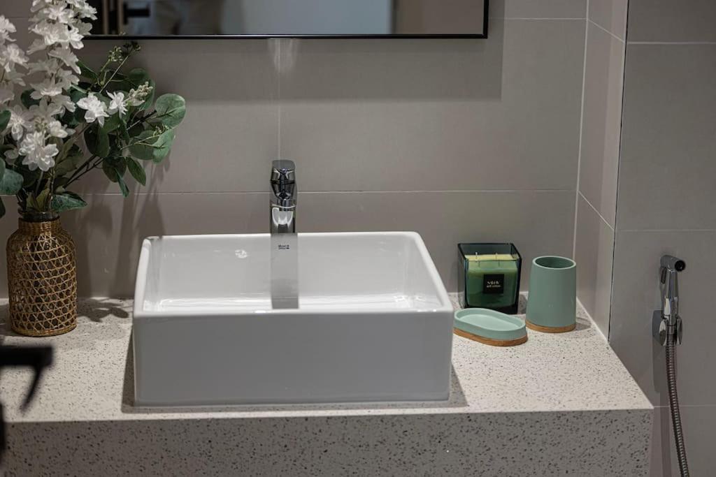 Luxury 1br - Private Access Apartment Dubai