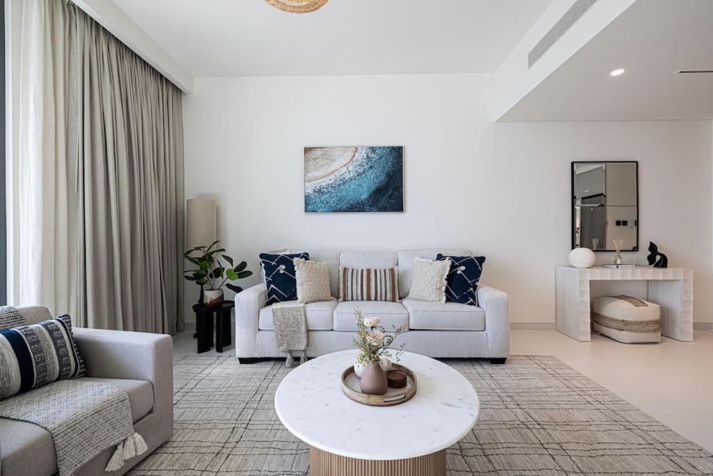Luxury 1br - Private Access Apartment Dubai