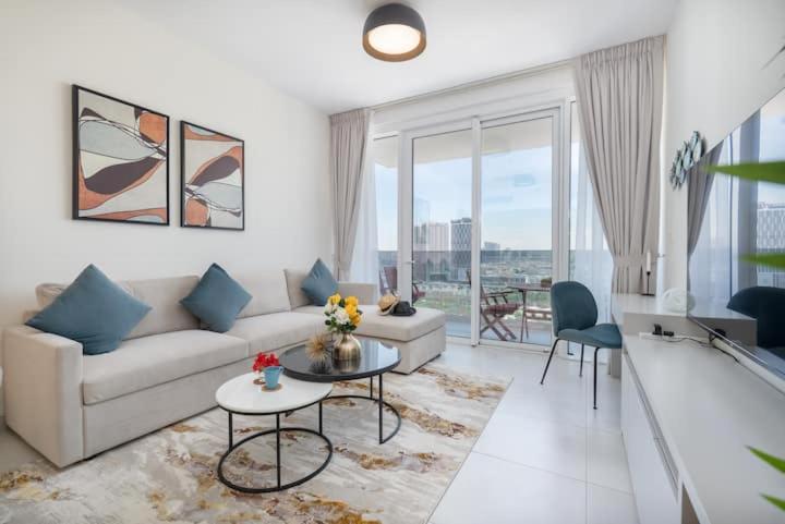 Apartment Vogue Al Wasl 1 West 13th Floor With Large Balcony For View Of Sheikh Zaid Road And One Za'abeel Tower And Burj Khalifa, Walkable To Metro With Easy Access To Sheikh Zayed Road & World Trade Centre *