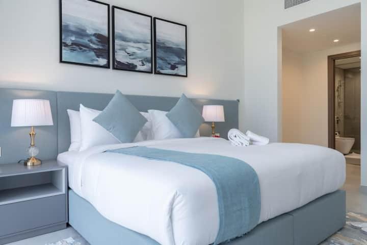 Vogue Al Wasl 1 West 13th Floor With Large Balcony For View Of Sheikh Zaid Road And One Za'abeel Tower And Burj Khalifa, Walkable To Metro With Easy Access To Sheikh Zayed Road & World Trade Centre